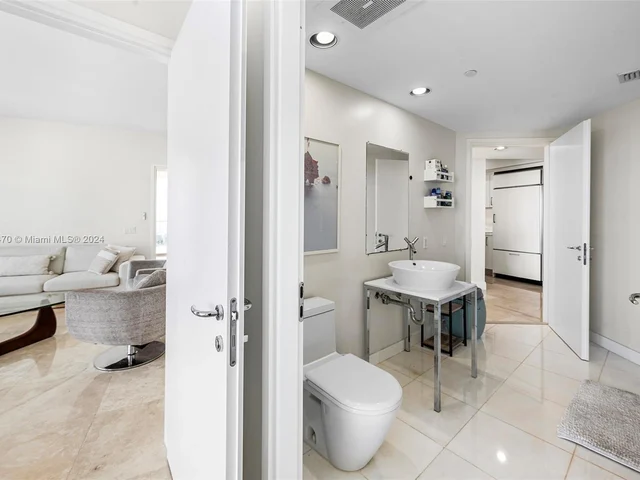 450 Alton Rd # 3010, Miami Beach FL 33139