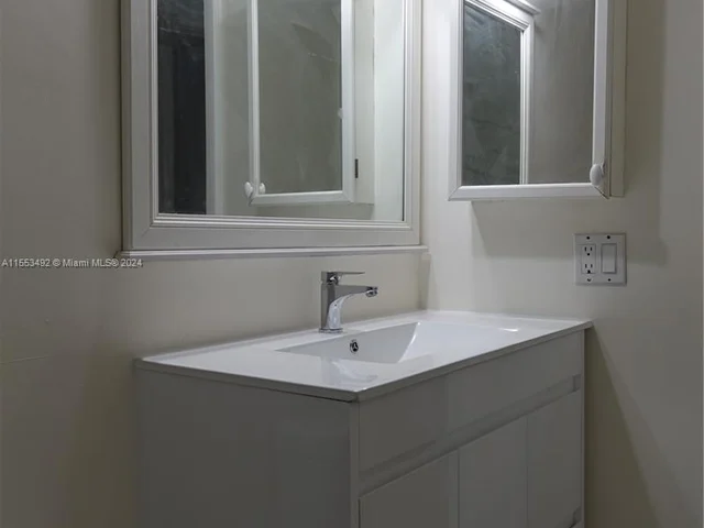 8267 SW 128th St # 203, Pinecrest FL 33156