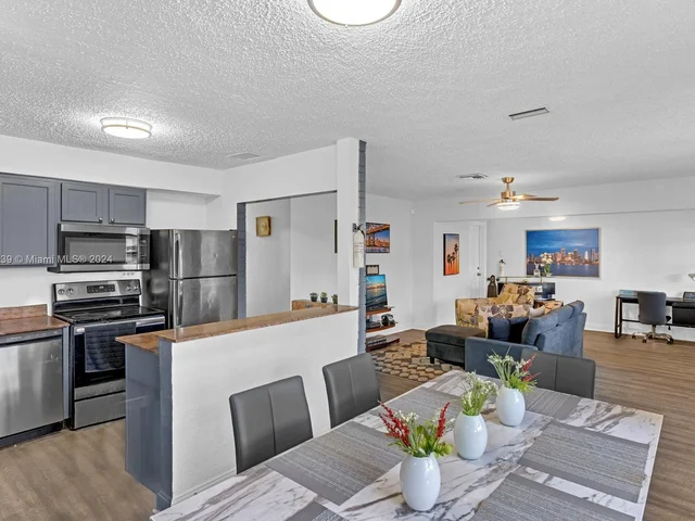 6780 Custer St, Hollywood FL 33024