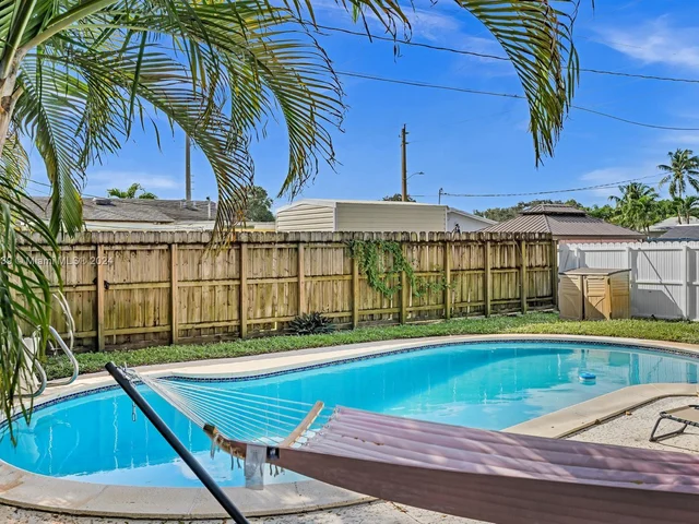 6780 Custer St, Hollywood FL 33024