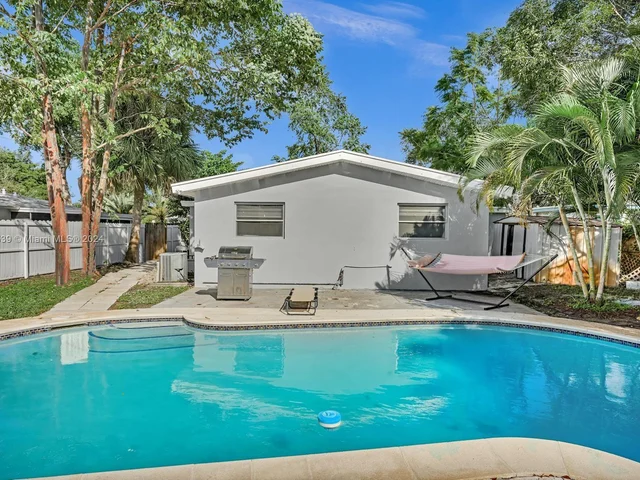 6780 Custer St, Hollywood FL 33024