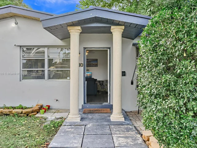 6780 Custer St, Hollywood FL 33024