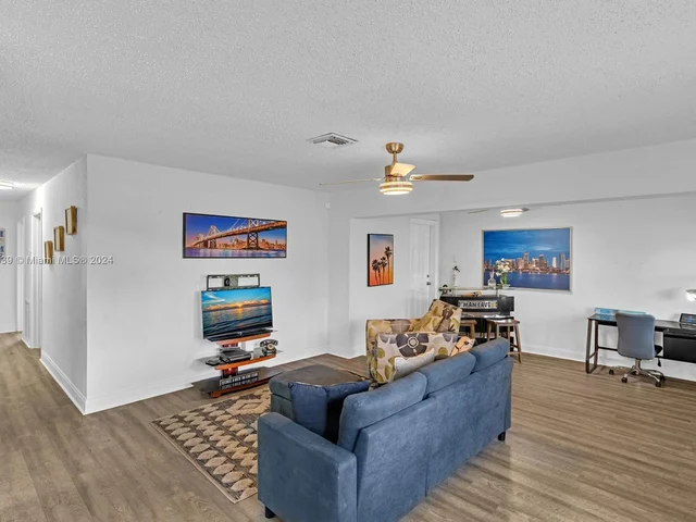 6780 Custer St, Hollywood FL 33024