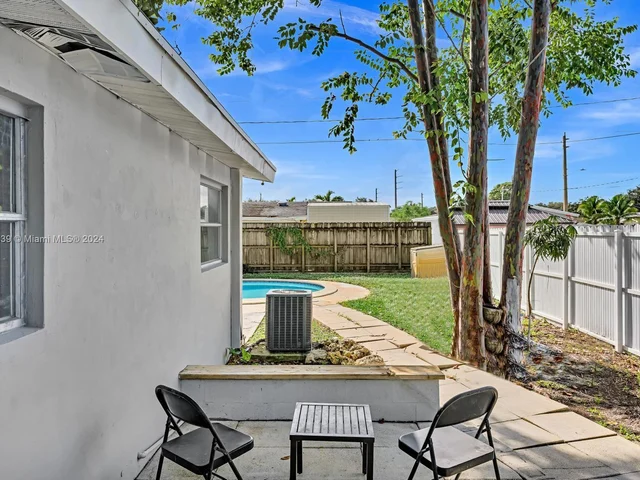 6780 Custer St, Hollywood FL 33024