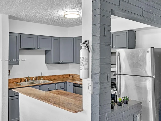 6780 Custer St, Hollywood FL 33024