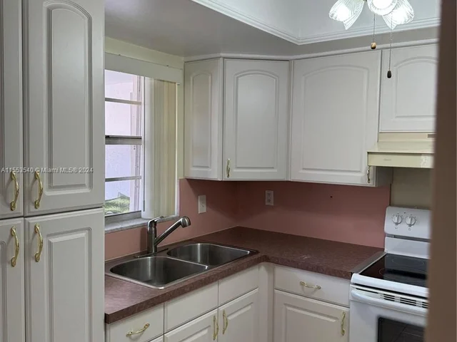 10290 N Military Trl # 2B, Palm Beach Gardens FL 33410