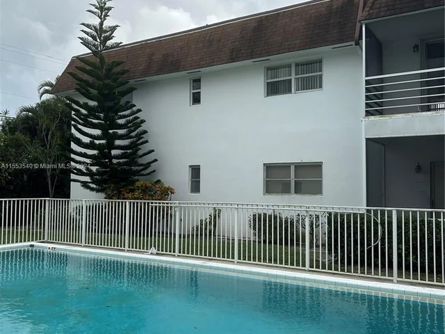 10290 N Military Trl # 2B, Palm Beach Gardens FL 33410