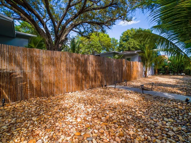 55 NE 59th St # 8, Miami FL 33137