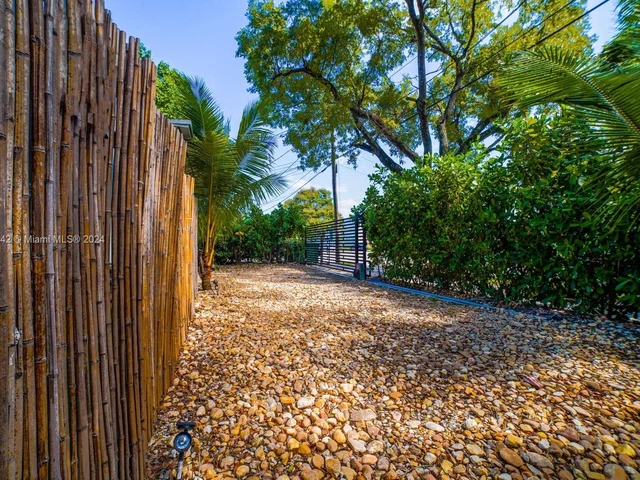 55 NE 59th St # 8, Miami FL 33137