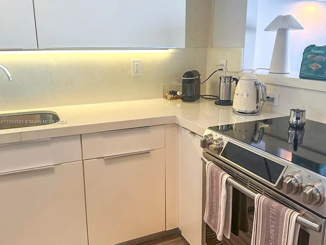 1800 Collins Ave # 9C, Miami Beach FL 33139