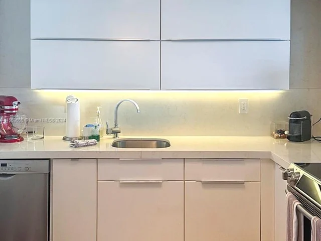 1800 Collins Ave # 9C, Miami Beach FL 33139