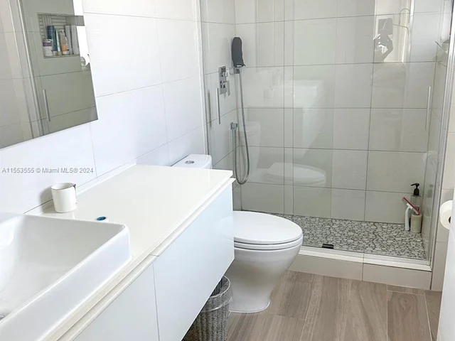 1800 Collins Ave # 9C, Miami Beach FL 33139