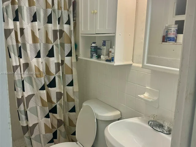 1116 E River Dr, Margate FL 33063