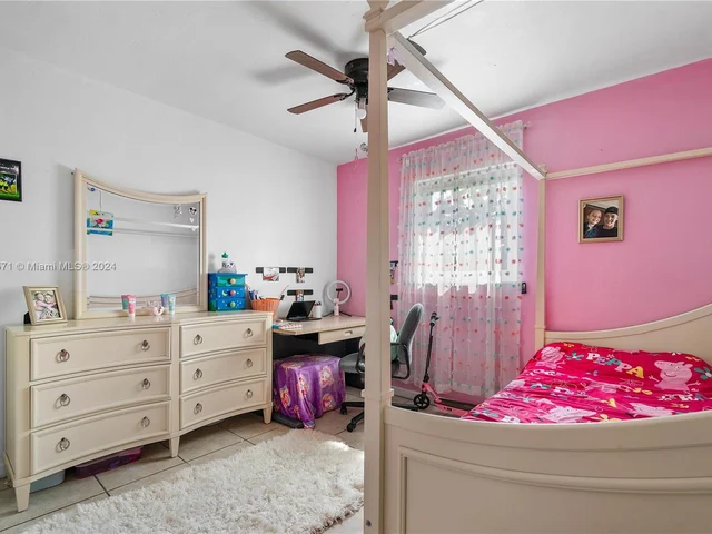 1116 E River Dr, Margate FL 33063