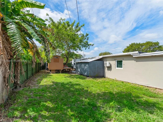 1116 E River Dr, Margate FL 33063