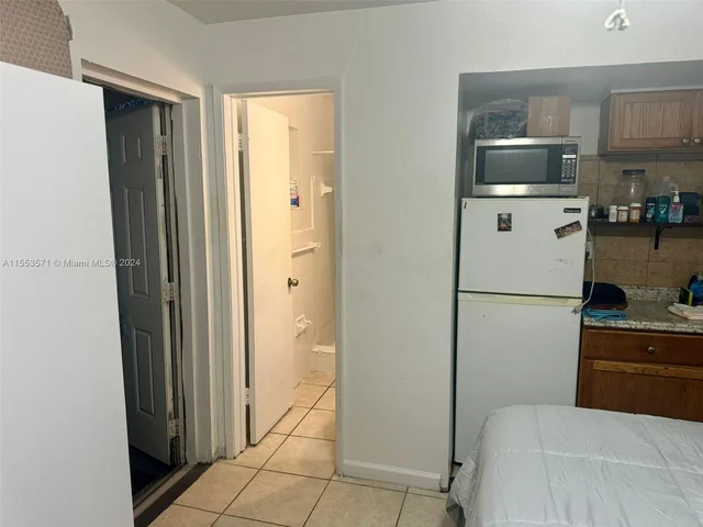 1116 E River Dr, Margate FL 33063