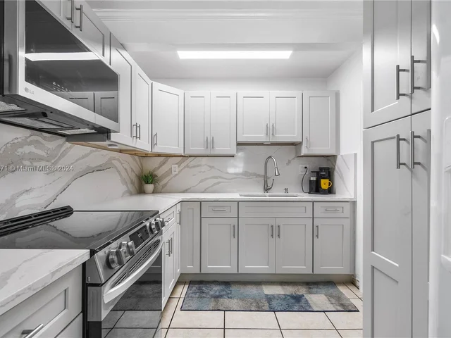 1116 E River Dr, Margate FL 33063