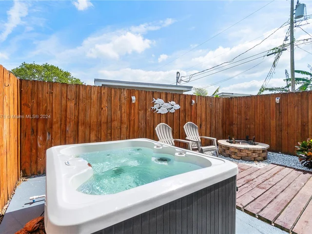 1116 E River Dr, Margate FL 33063