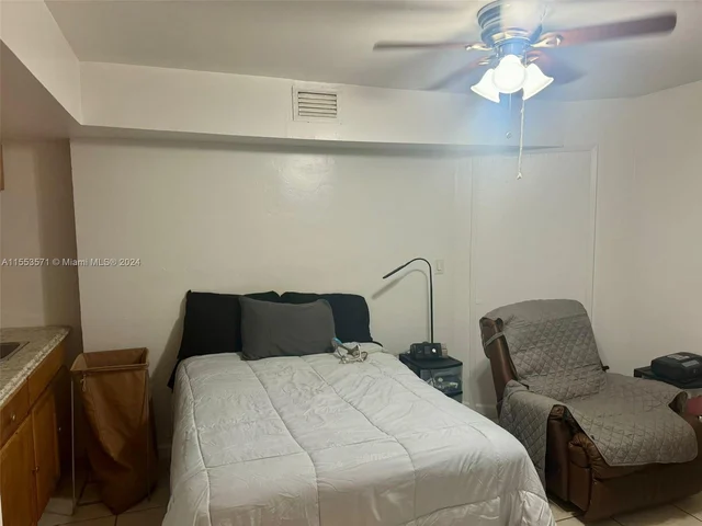 1116 E River Dr, Margate FL 33063