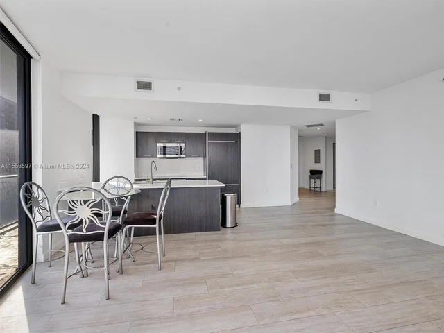 45 SW 9th St # 2203, Miami FL 33130