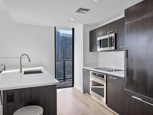 45 SW 9th St # 2203, Miami FL 33130