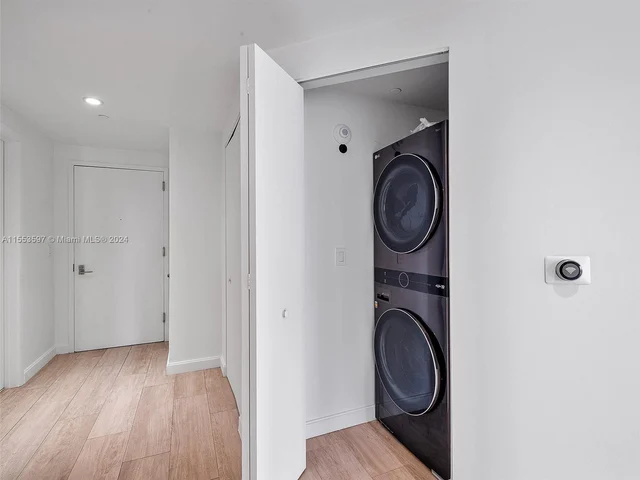 45 SW 9th St # 2203, Miami FL 33130