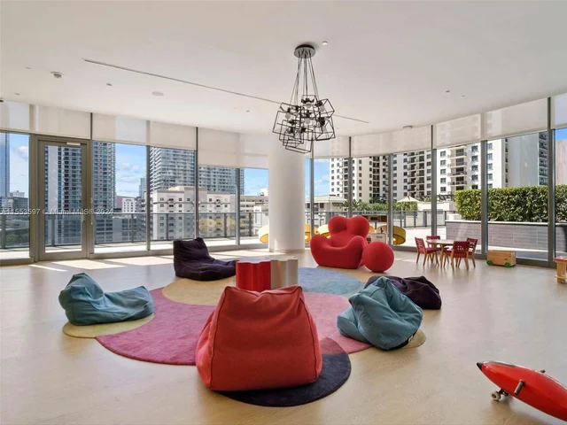 45 SW 9th St # 2203, Miami FL 33130