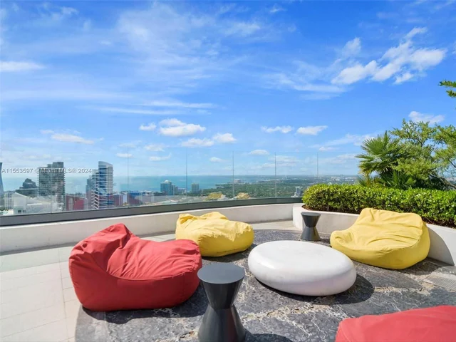 45 SW 9th St # 2203, Miami FL 33130