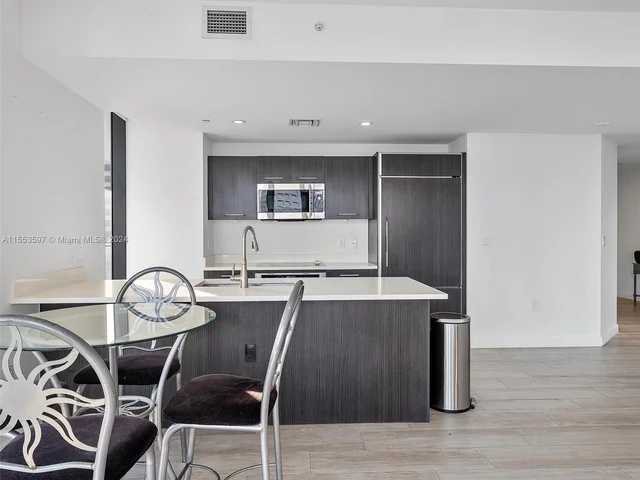 45 SW 9th St # 2203, Miami FL 33130