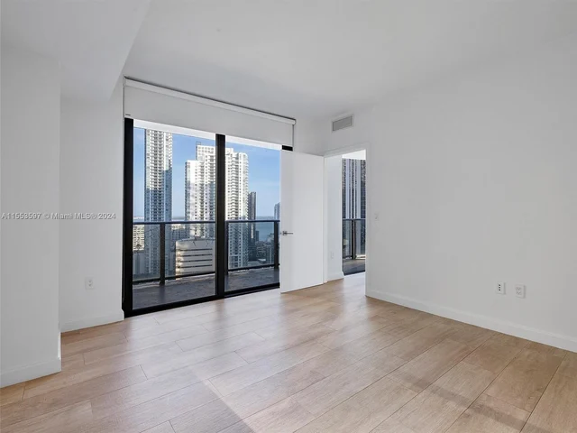 45 SW 9th St # 2203, Miami FL 33130