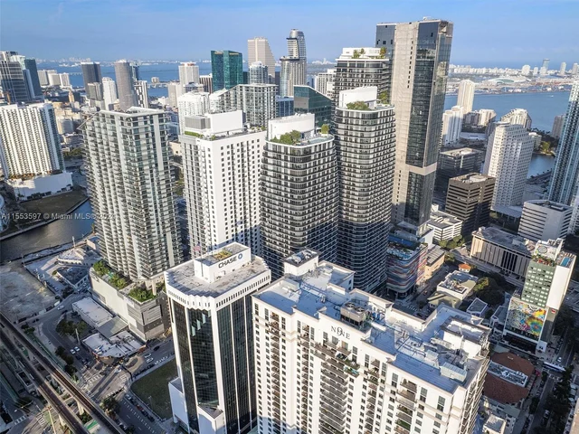 45 SW 9th St # 2203, Miami FL 33130