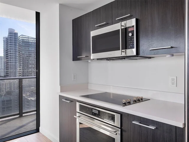 45 SW 9th St # 2203, Miami FL 33130