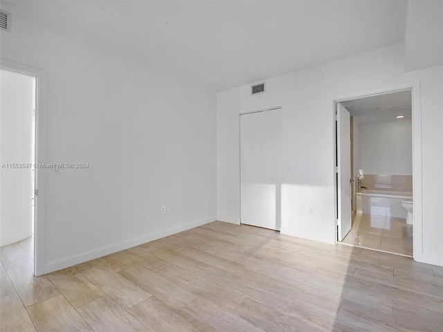 45 SW 9th St # 2203, Miami FL 33130