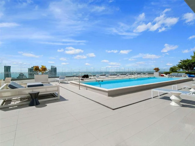 45 SW 9th St # 2203, Miami FL 33130