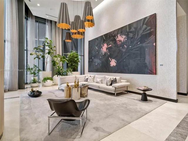 45 SW 9th St # 2203, Miami FL 33130