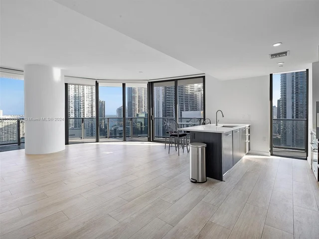 45 SW 9th St # 2203, Miami FL 33130