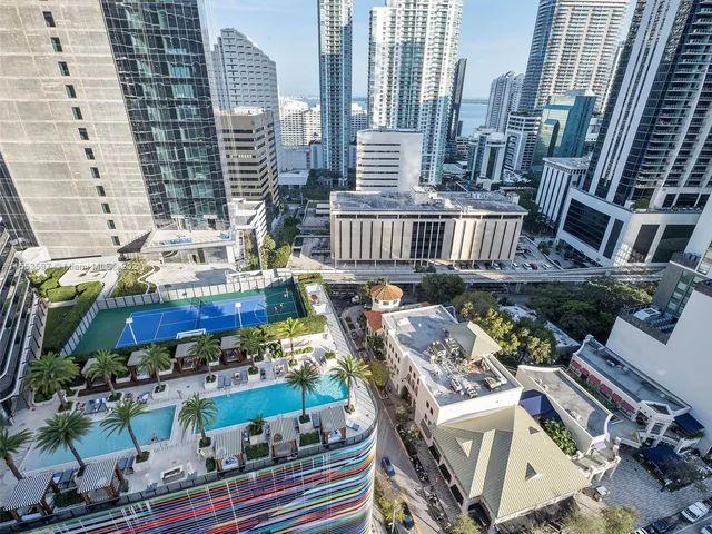 45 SW 9th St # 2203, Miami FL 33130