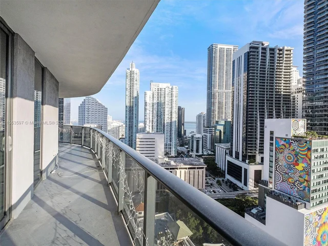 45 SW 9th St # 2203, Miami FL 33130