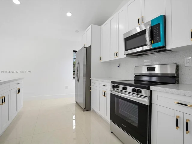 200 SE 7th St, Dania Beach FL 33004