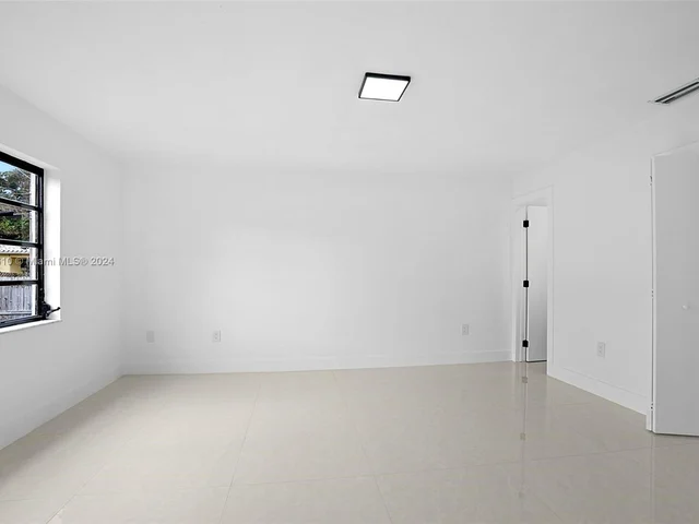 200 SE 7th St, Dania Beach FL 33004