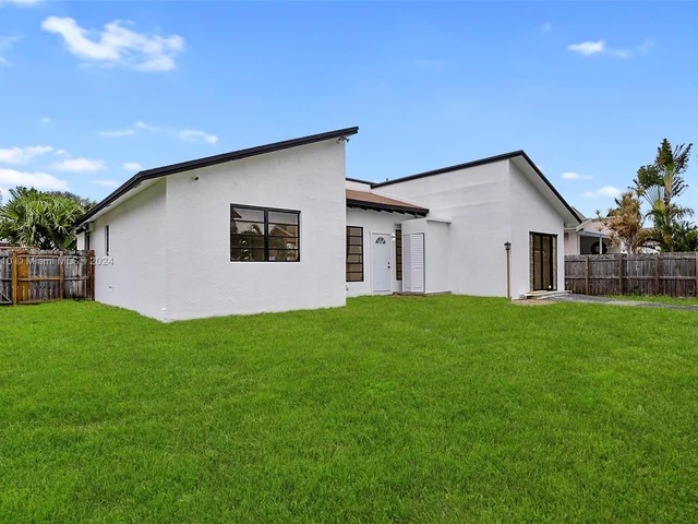 200 SE 7th St, Dania Beach FL 33004