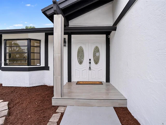 200 SE 7th St, Dania Beach FL 33004