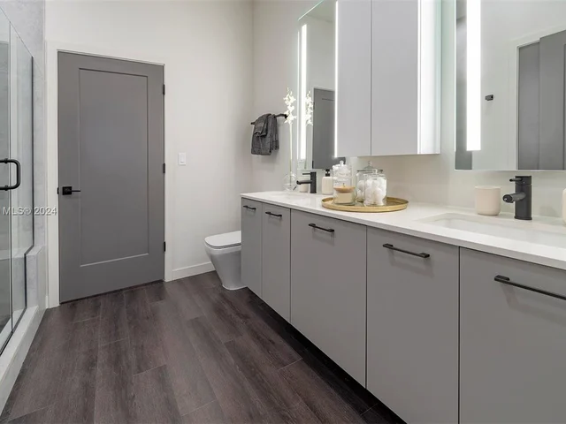 6970 SW 40th St # 406, Miami FL 33155