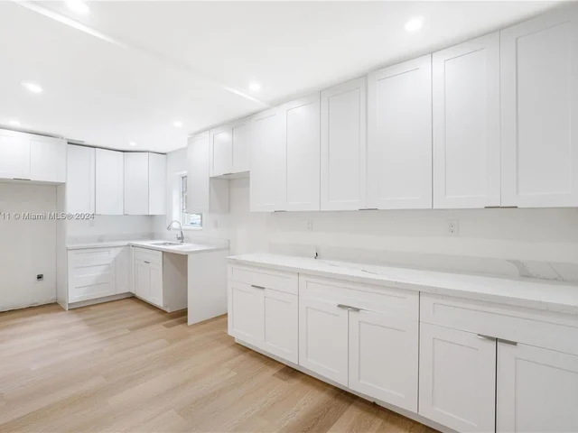 920 NW 201st St, Miami Gardens FL 33169