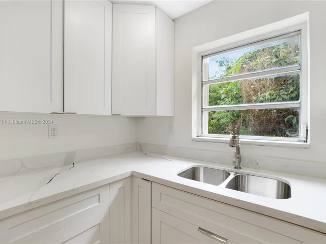 920 NW 201st St, Miami Gardens FL 33169