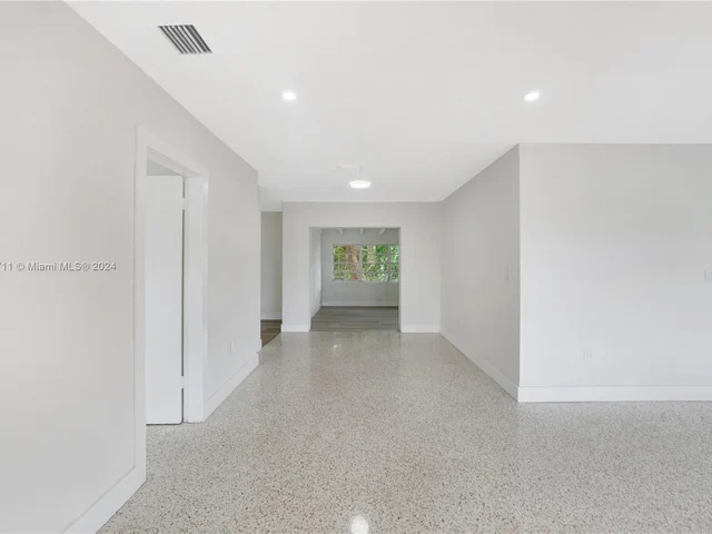 920 NW 201st St, Miami Gardens FL 33169