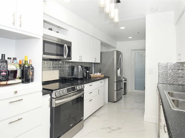 531 SW 70th Ave, Pembroke Pines FL 33023