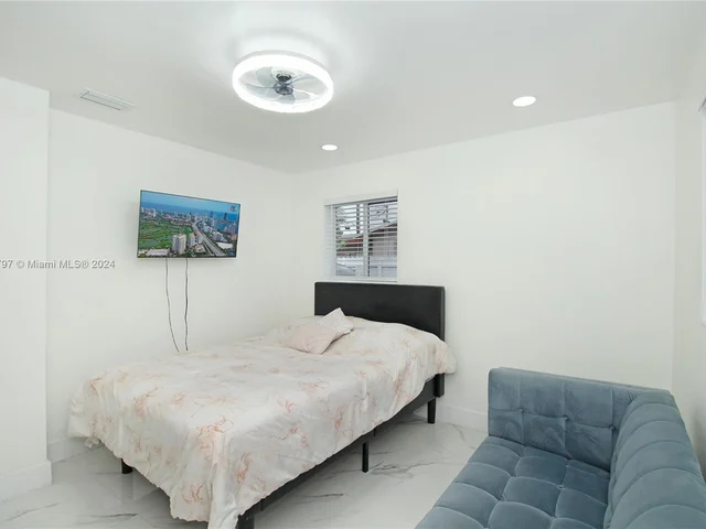 531 SW 70th Ave, Pembroke Pines FL 33023