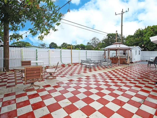 531 SW 70th Ave, Pembroke Pines FL 33023