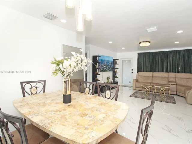 531 SW 70th Ave, Pembroke Pines FL 33023